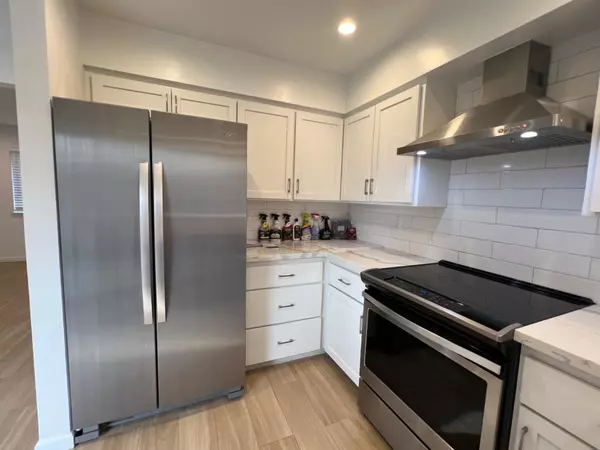 Kingsburg, CA 93631,1248 Tulare ST #B