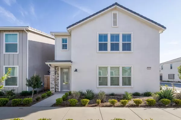 2802 E Tamarind DR, Fresno, CA 93730