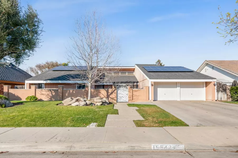 15642 W E ST, Kerman, CA 93630