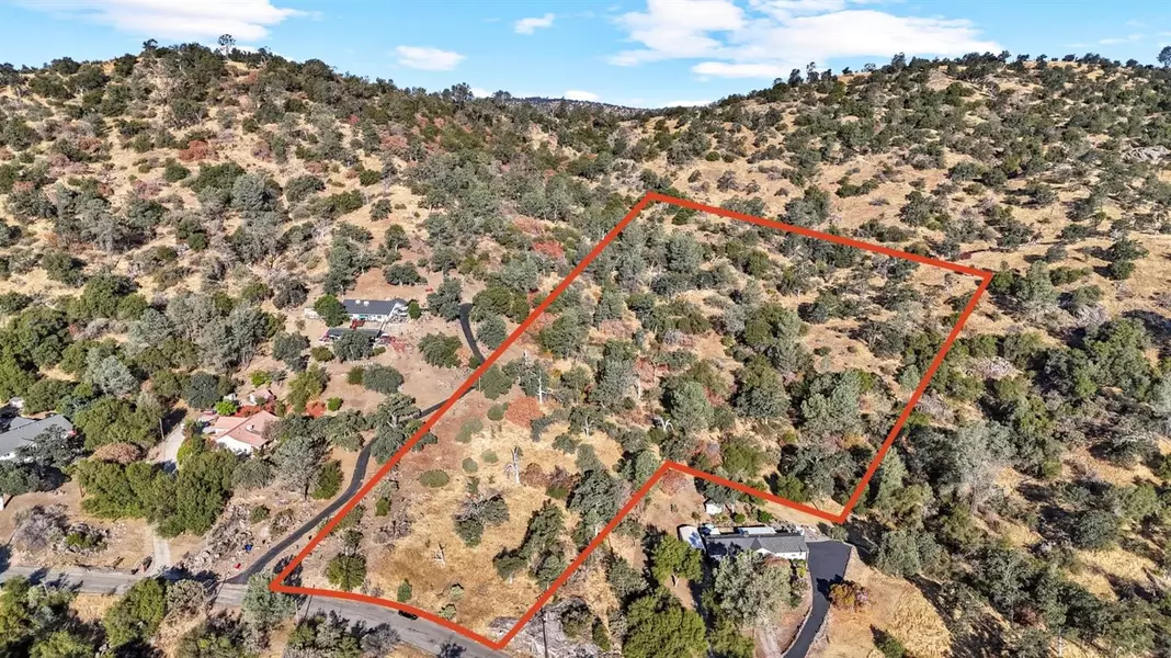 1 Tioga DR, Coarsegold, CA 93614