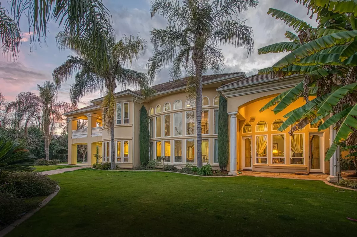 Fresno, CA 93704,4266 N College AVE