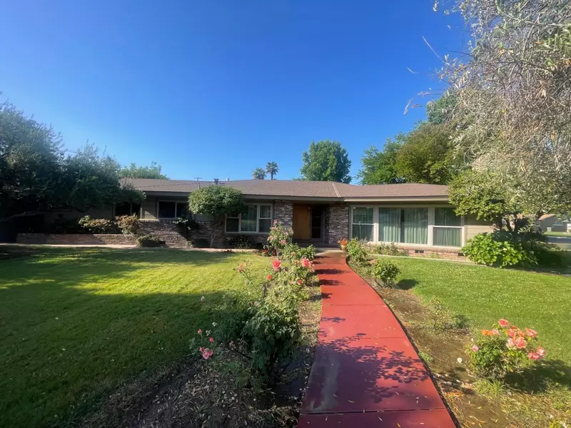 160 N Park DR, Madera, CA 93637