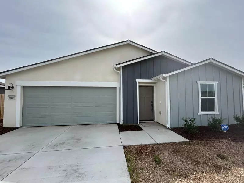 5687 W Pontiac WAY, Fresno, CA 93722