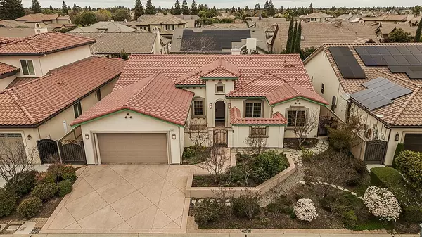 1562 N Empire LN, Clovis, CA 93619