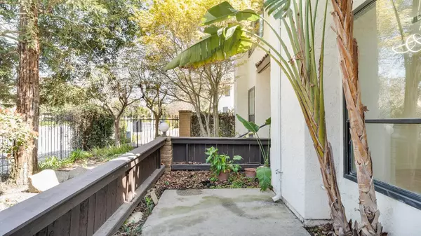 Fresno, CA 93721,2890 Huntington BLVD #104