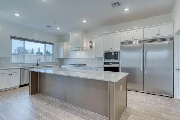 2251 N Duke AVE, Clovis, CA 93619