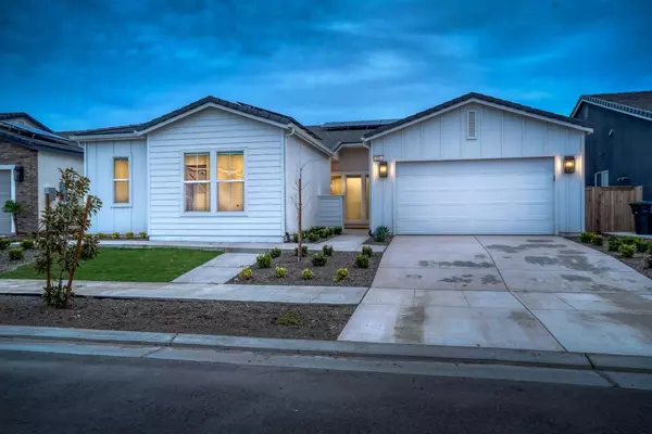 2251 N Duke AVE, Clovis, CA 93619