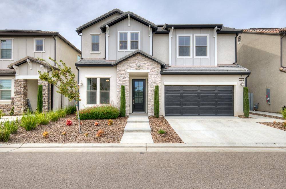 11491 N Via Campagna DR, Fresno, CA 93730