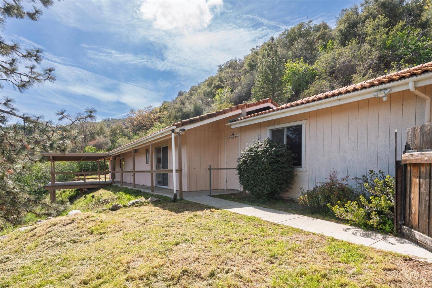 Oakhurst, CA 93644,39320 Highway 41