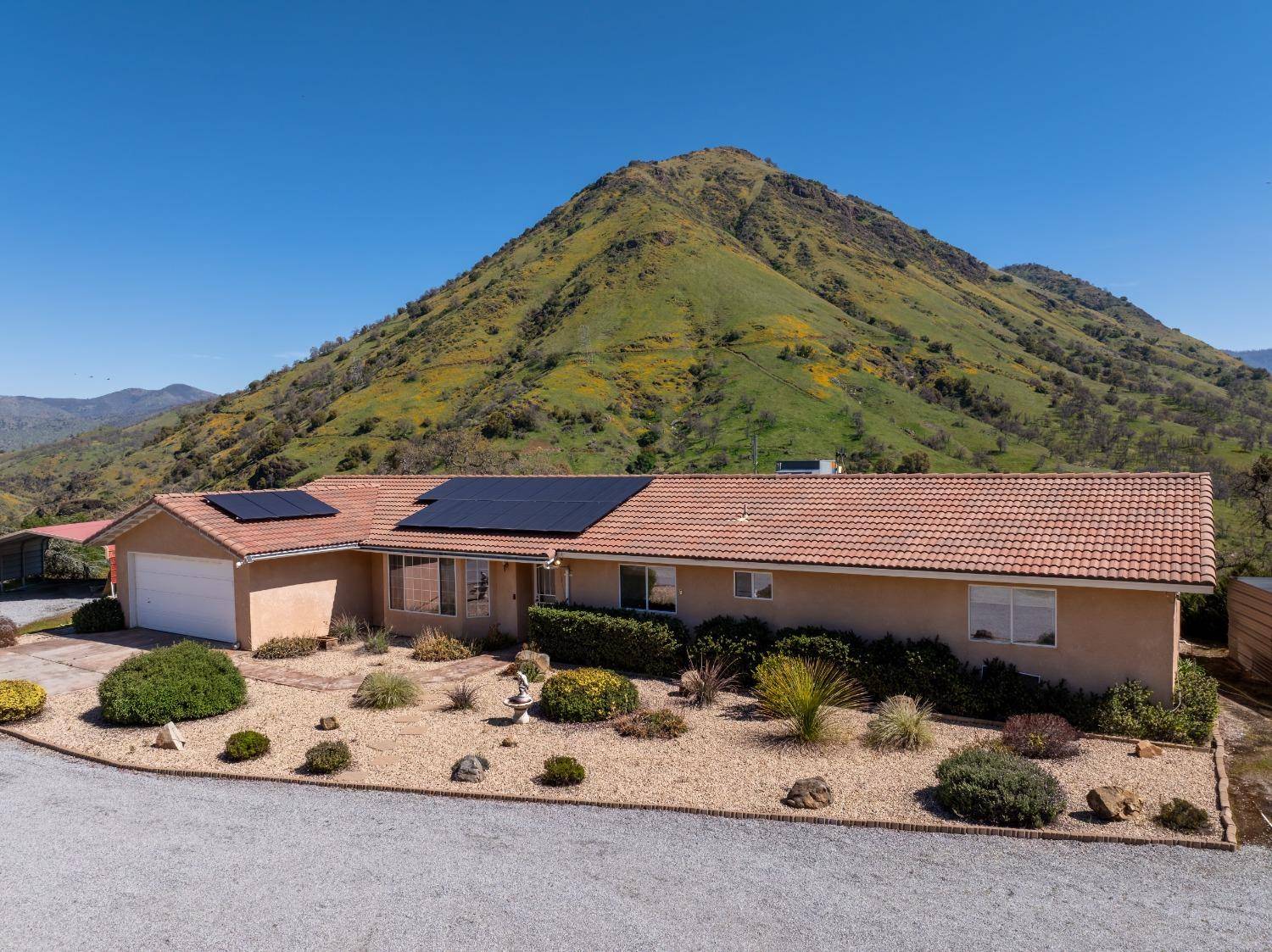 1747 Silver LN, Yokuts Valley, CA 93675