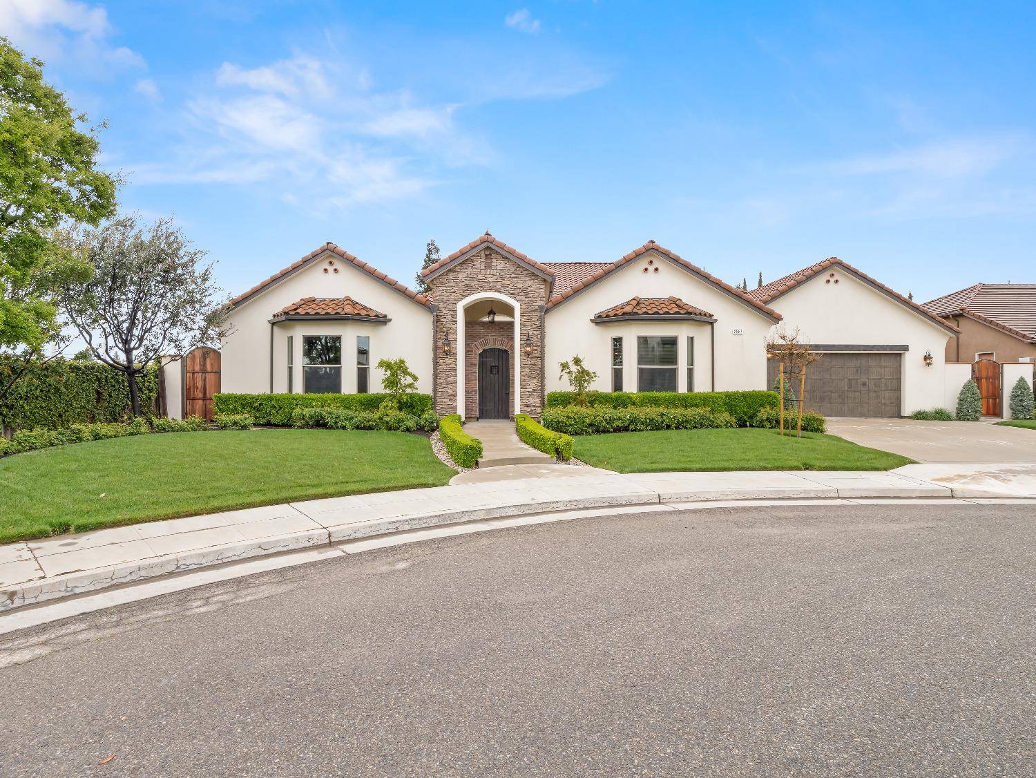 2567 E Sarazen, Fresno, CA 93730