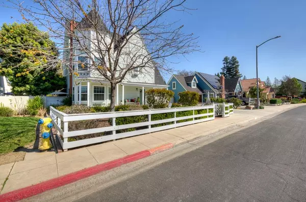 569 W Sample AVE, Clovis, CA 93612