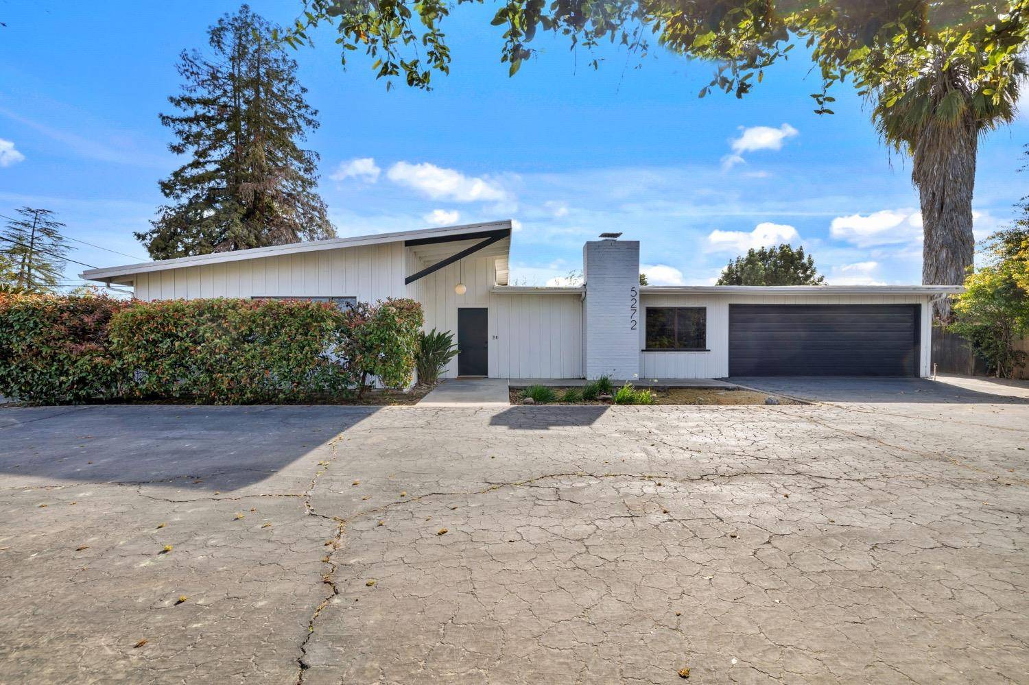 5272 N Fruit AVE, Fresno, CA 93711