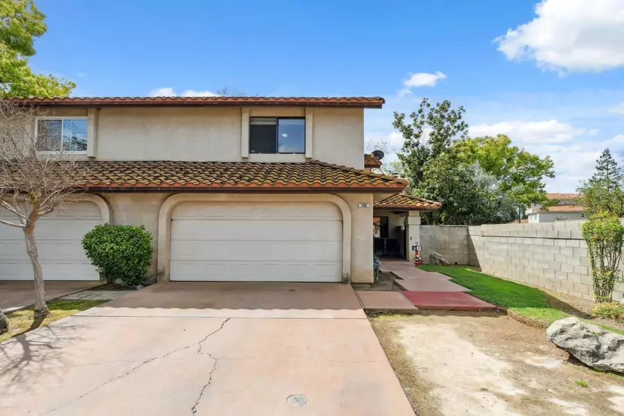 100 Rosewood CIR, Madera, CA 93637