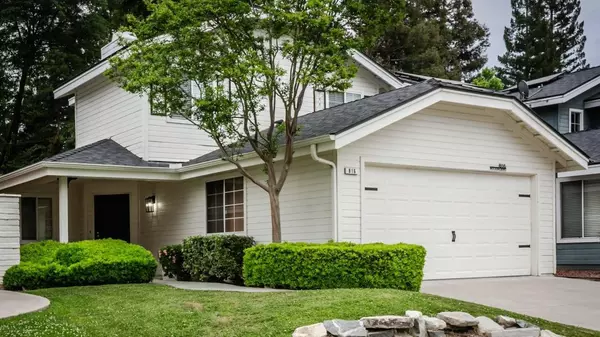 816 E Mockingbird LN, Fresno, CA 93730