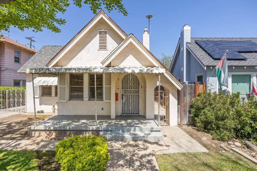 811 E Cambridge AVE, Fresno, CA 93704