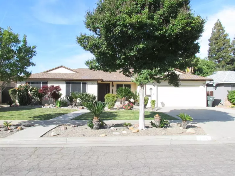 1214 E Palo Alto AVE, Fresno, CA 93710