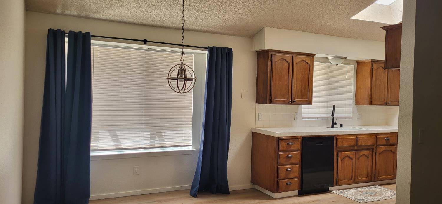 Fresno, CA 93722,6311 N Barcus