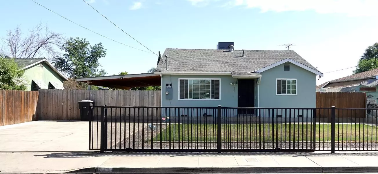 215 W Vine AVE, Visalia, CA 93291