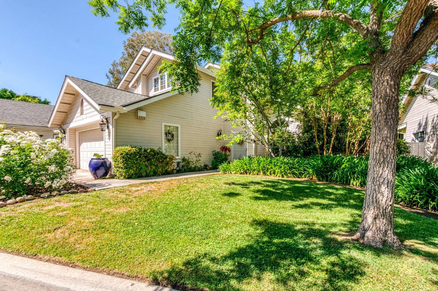 Fresno, CA 93720,9162 N Woodlawn DR