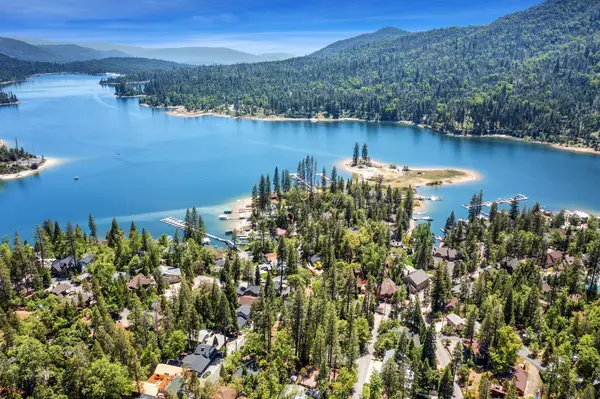 Bass Lake, CA 93604,39398 Robin