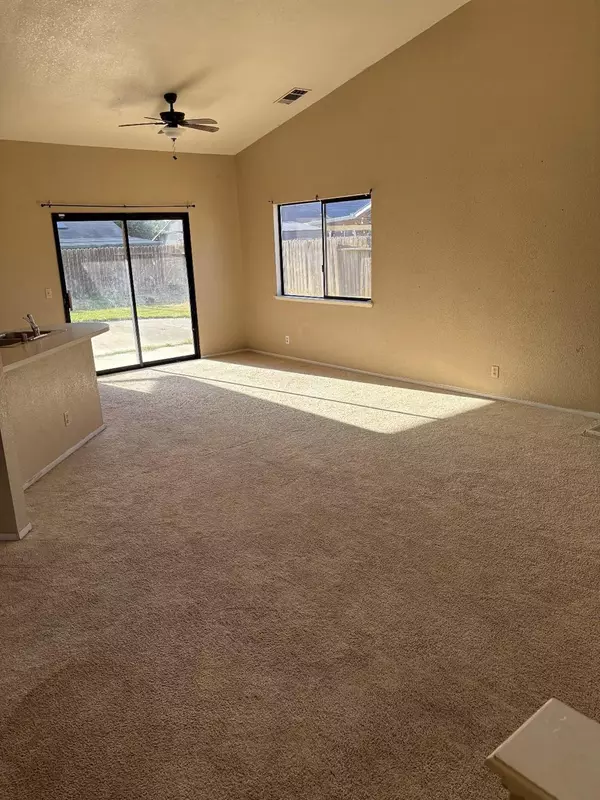Coalinga, CA 93210,413 Buckeye Springs ST