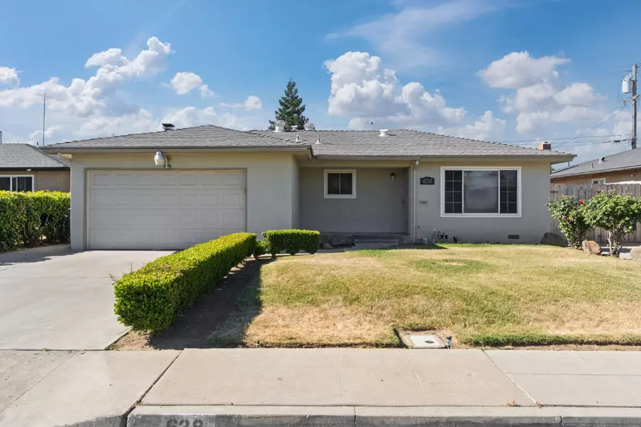 638 W Dennis DR, Clovis, CA 93612