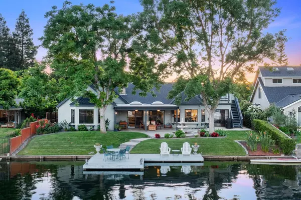 525 E Shelldrake CIR, Fresno, CA 93730