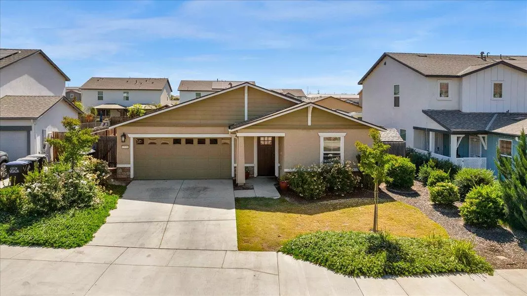 2520 S Spruce ST, Visalia, CA 93292