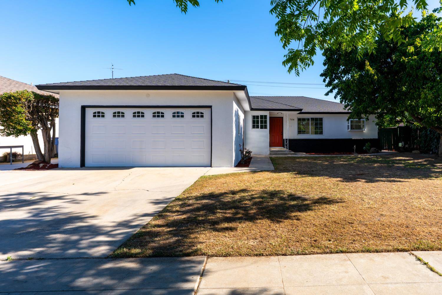Fresno, CA 93710,708 E San Jose AVE