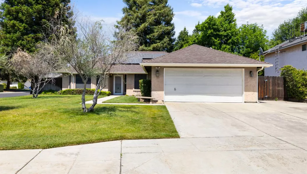 685 N Claremont AVE, Clovis, CA 93611