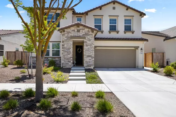 560 Overstone AVE, Madera, CA 93636