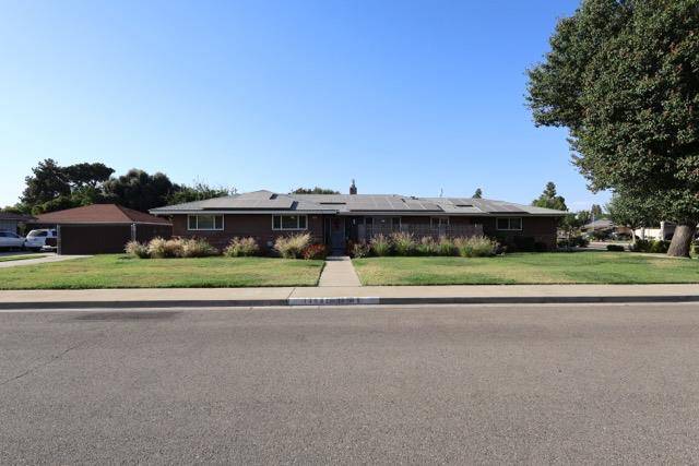 1458 Circle DR, Sanger, CA 93657
