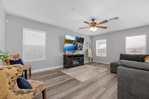Sanger, CA 93657,535 Barbara AVE