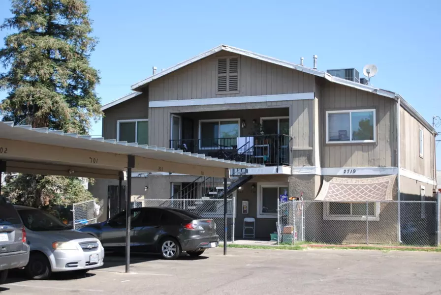2719 E Hammond AVE #4, Fresno, CA 93703