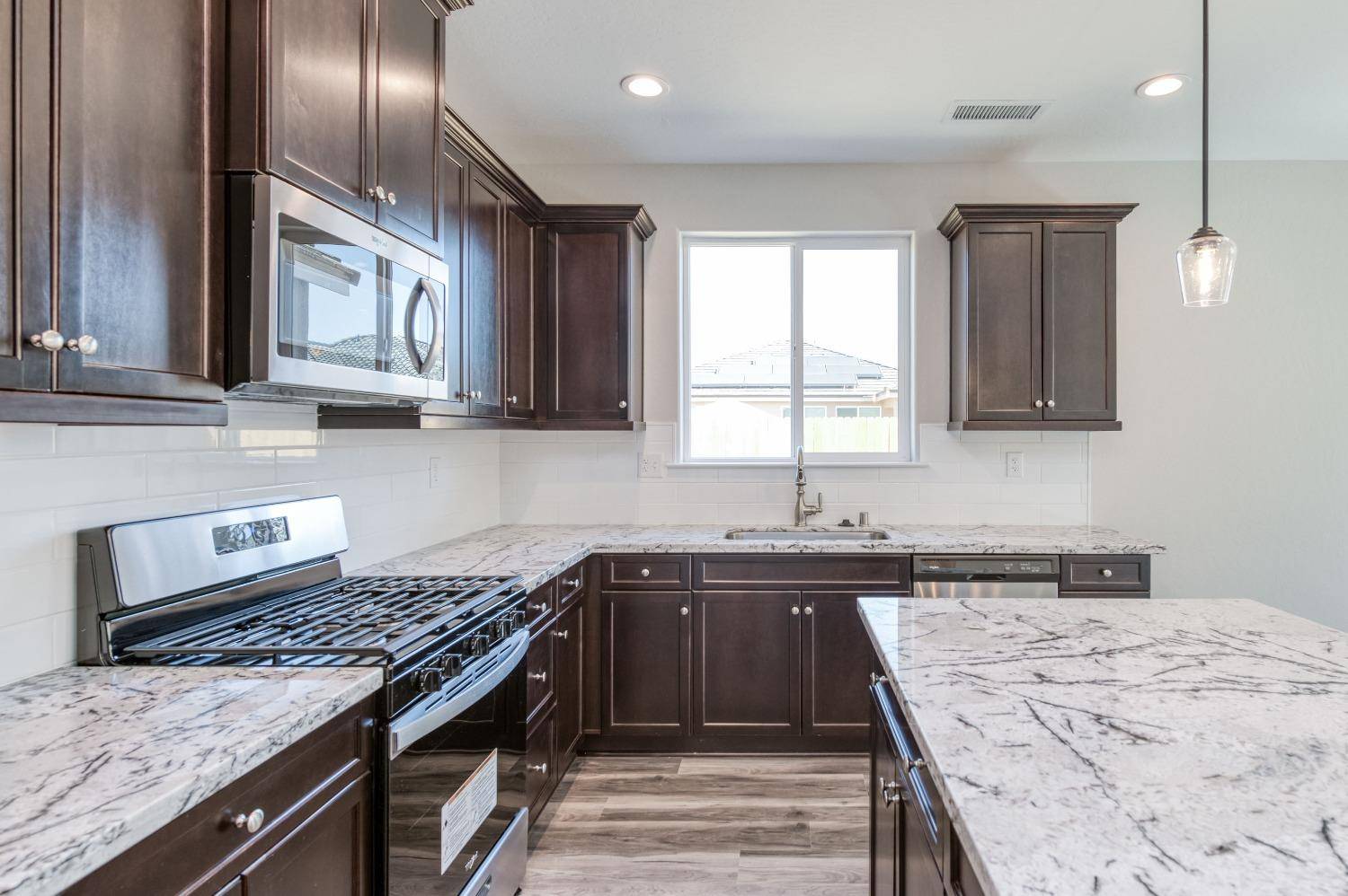 957 S Koleen AVE, Kerman, CA 93630