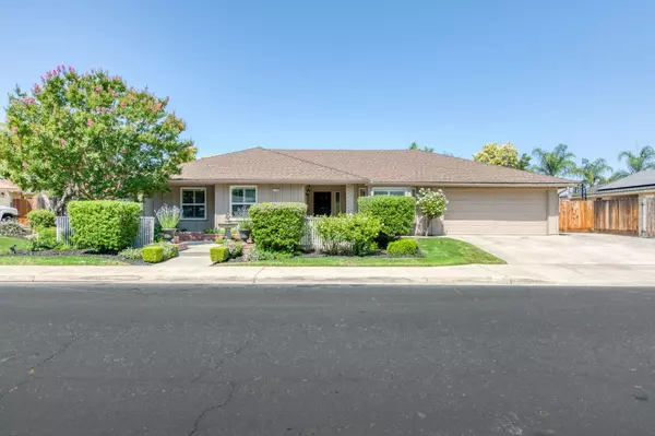 1758 Ash AVE, Clovis, CA 93611