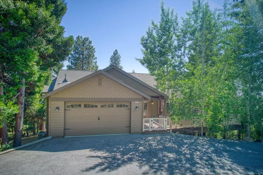 40753 Wild Iris LN, Shaver Lake, CA 93664