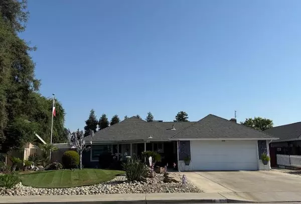 605 E Davis DR, Dinuba, CA 93618