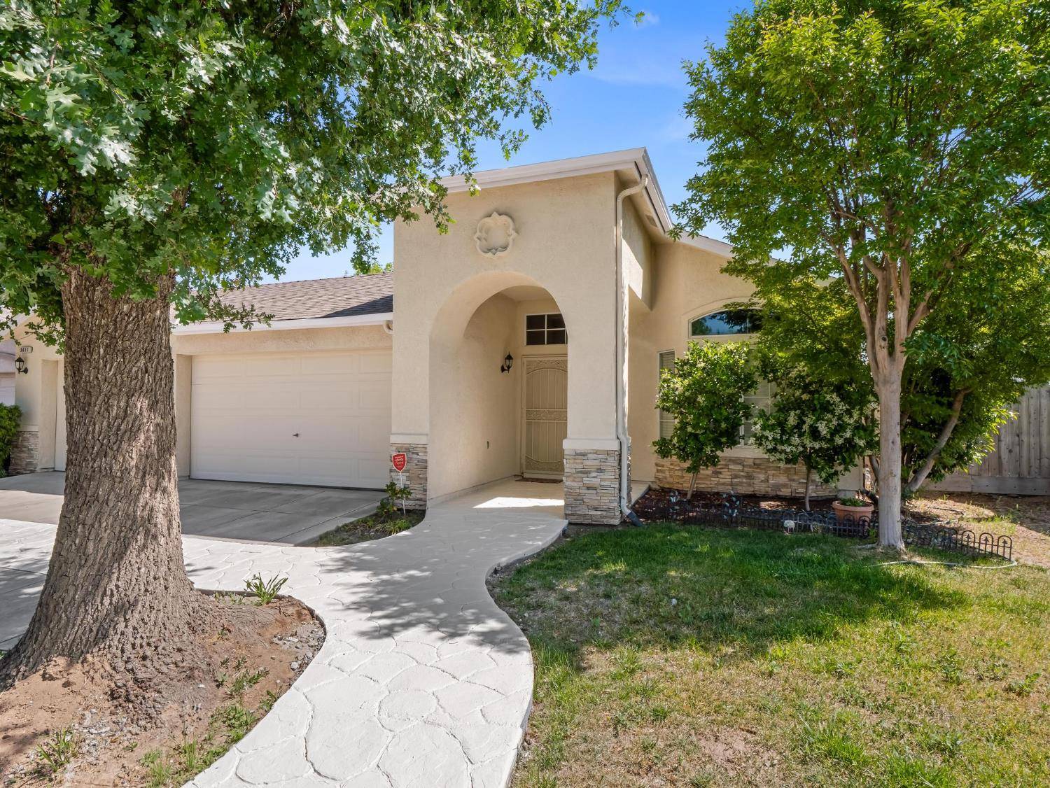Fresno, CA 93722,5611 W Carmen AVE