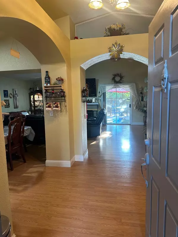 Fresno, CA 93722,6675 N Lola AVE