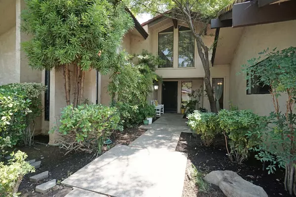 Fresno, CA 93711,5513 N El Adobe DR