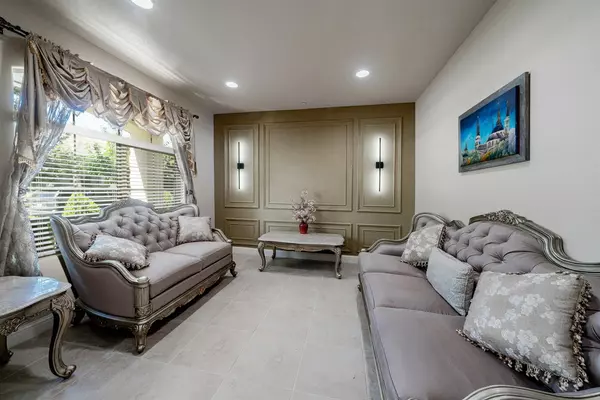 Fresno, CA 93722,6712 W Lucas DR