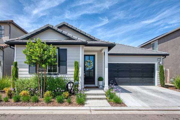 1363 E Via Prato DR, Fresno, CA 93730