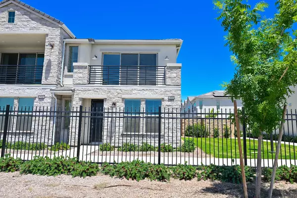 510 W Mahogany LN, Clovis, CA 93611