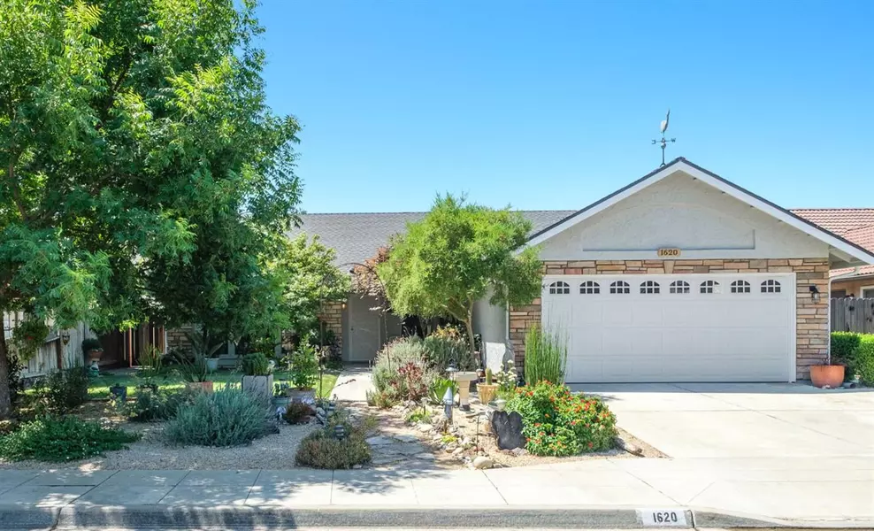 1620 Fir AVE, Clovis, CA 93611