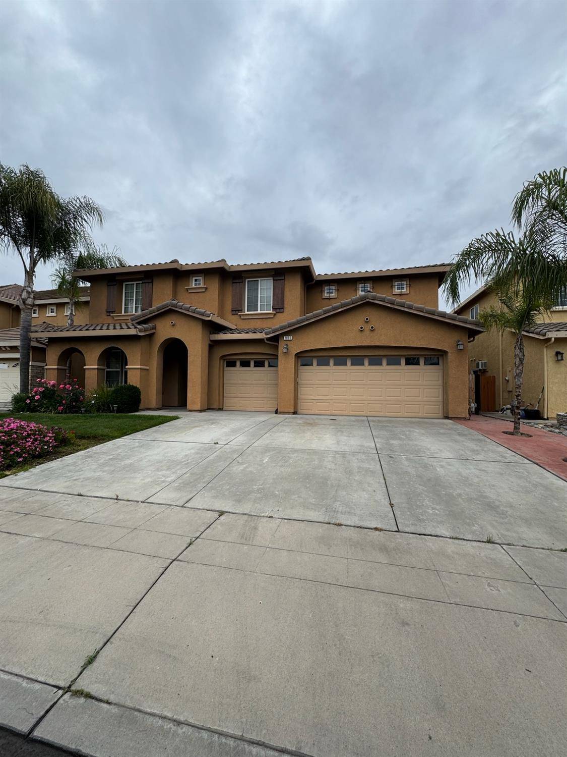 1055 N Perry AVE, Clovis, CA 93611