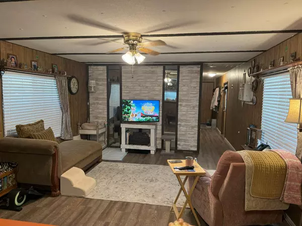 Dinuba, CA 93618,581 N Crawford AVE #92