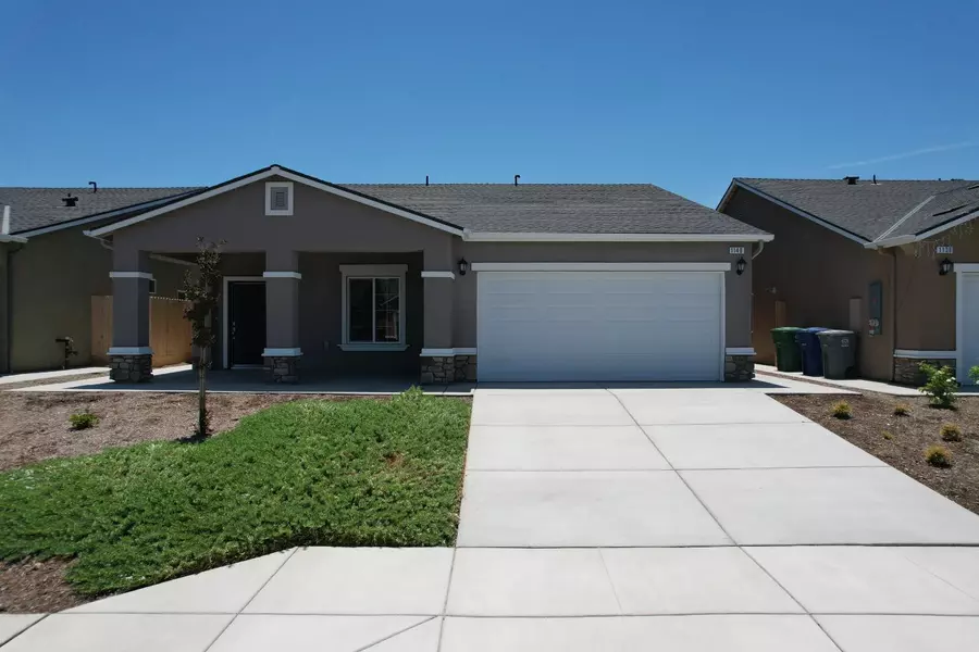 1124 E Orange ST, Avenal, CA 93204