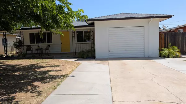 1405 N Lake ST, Madera, CA 93638